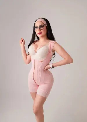 Body reloj de arena frente